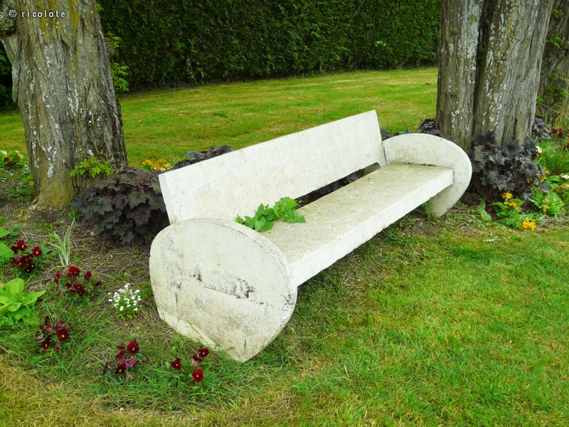 Banc en bÃ©ton blanc