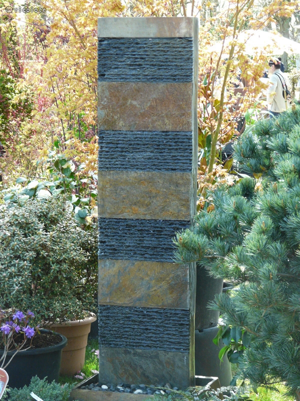Colonne d'eau ruisselante