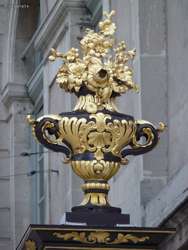 DÃ©coration de portail dorÃ©e