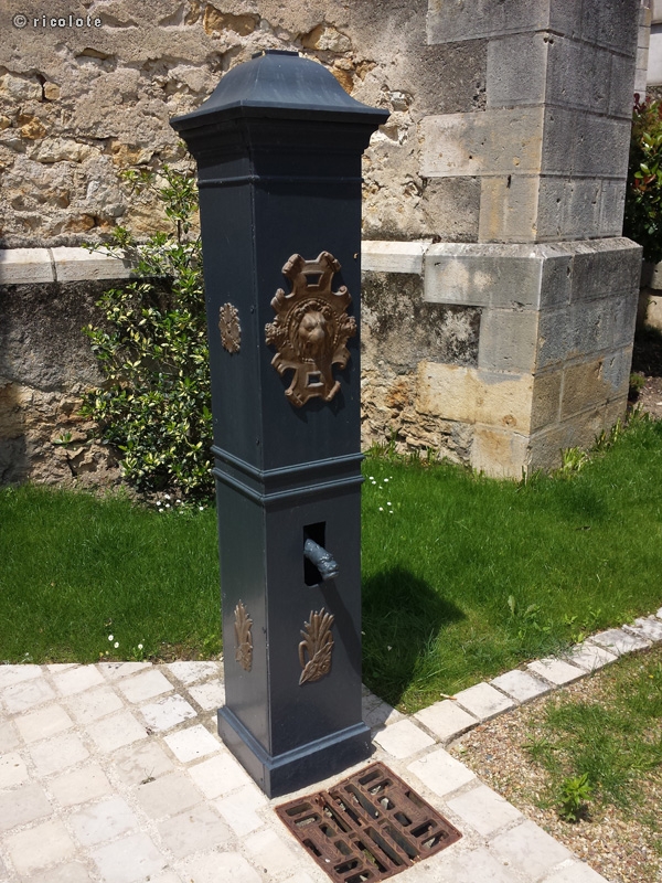 Fontaine Ã  main en acier