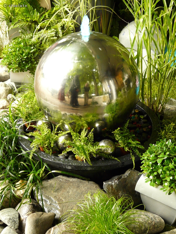 Fontaine boule en acier