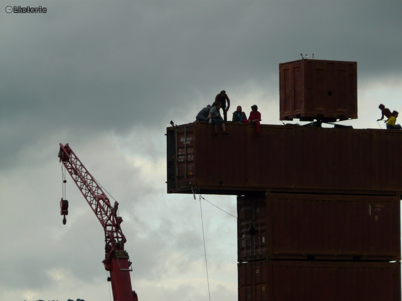 Grue et conteneurs