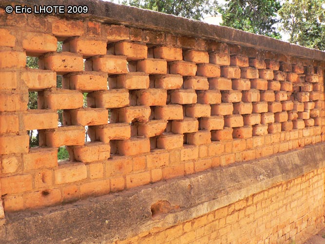Mur brique rouge ajourÃ©