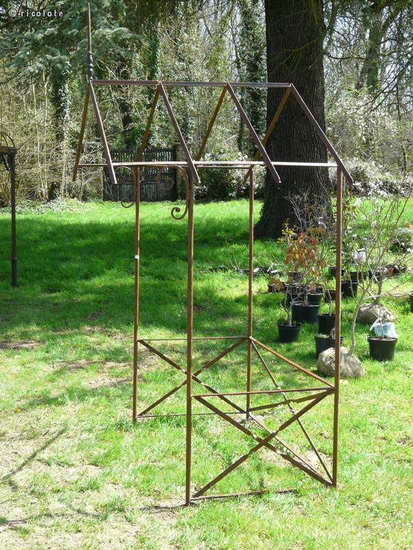 Petite gloriette de jardin