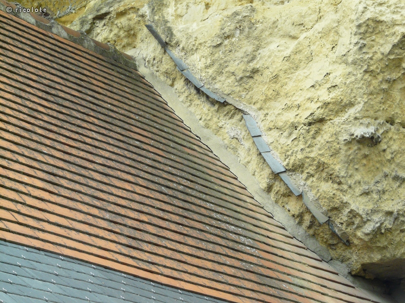Raccord toiture falaise calcaire