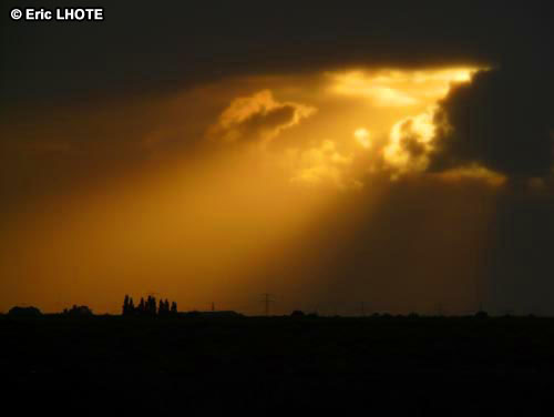 Rayons de soleil Ã  travers les nuages
