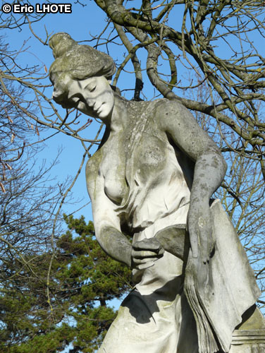 Statue