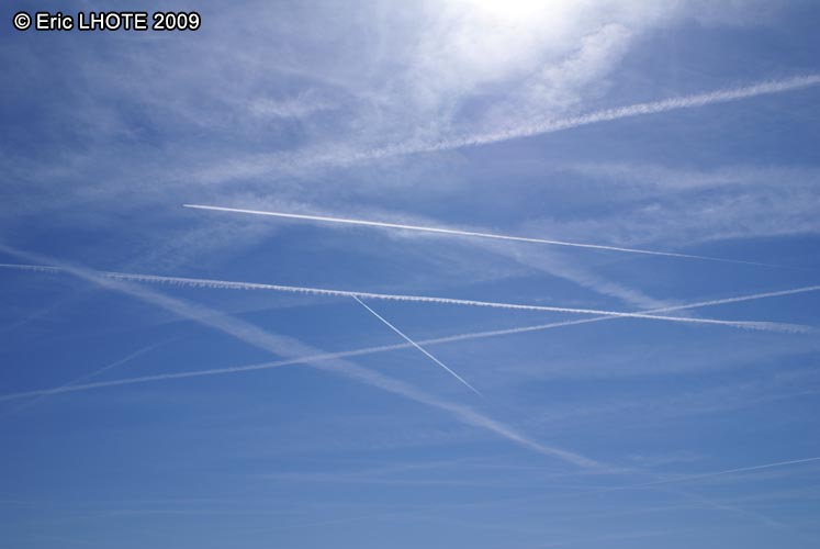 TrainÃ©es d'avions dans le ciel