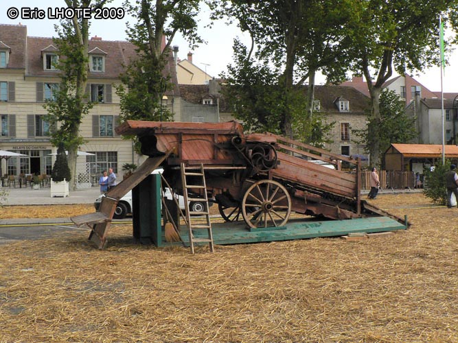 Vieille batteuse Ã  blÃ©