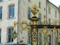Barriere-sculptee-en-fer-forge-doree-20130427212422.jpg
