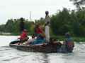 Famille-en-pirogue-20131020225818.jpg