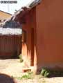 Maison-en-terre-rouge-20120822183344.jpg